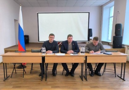 Ко Дню Конституции Российской федерации лисичанские единороссы провели Правовой обзор "Конституция – Закон, по которому мы живем"