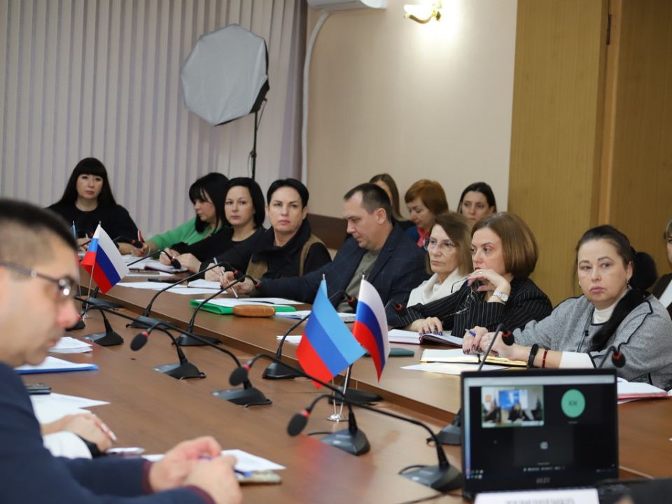 Избирательная комиссия ЛНР провела совещание с председателями ТИК по итогам работы за 2025 год Избирательная комиссия ЛНР провела совещание с председателями ТИК по итогам работы за 2025 год