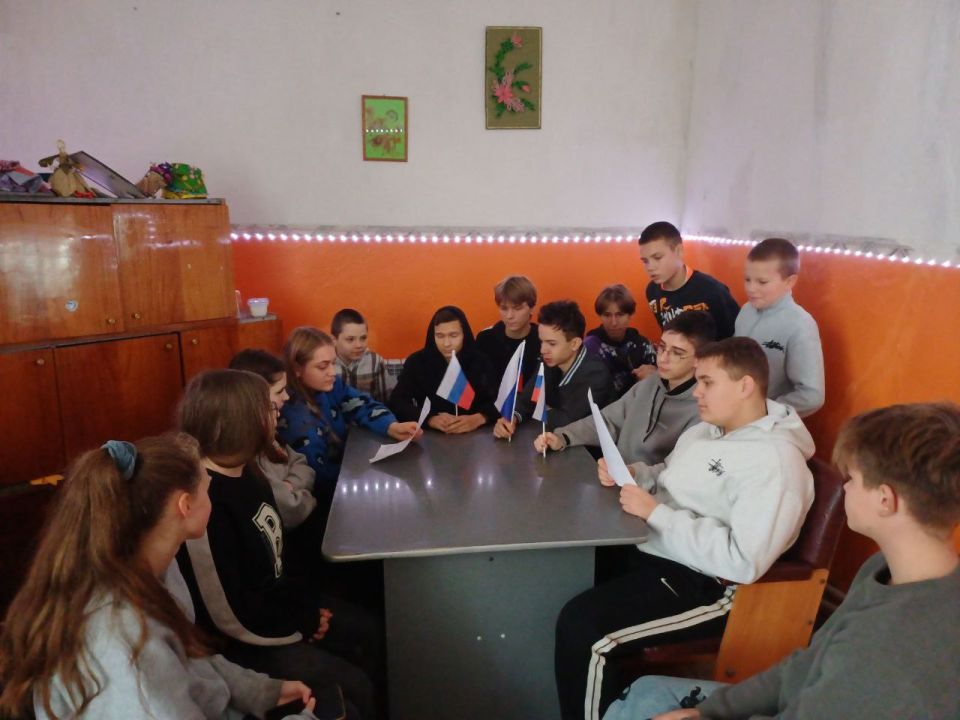 В Ровеньках прошли мероприятия, посвященные Дню Конституции Российской Федерации В Ровеньках прошли мероприятия, посвященные Дню Конституции Российской Федерации