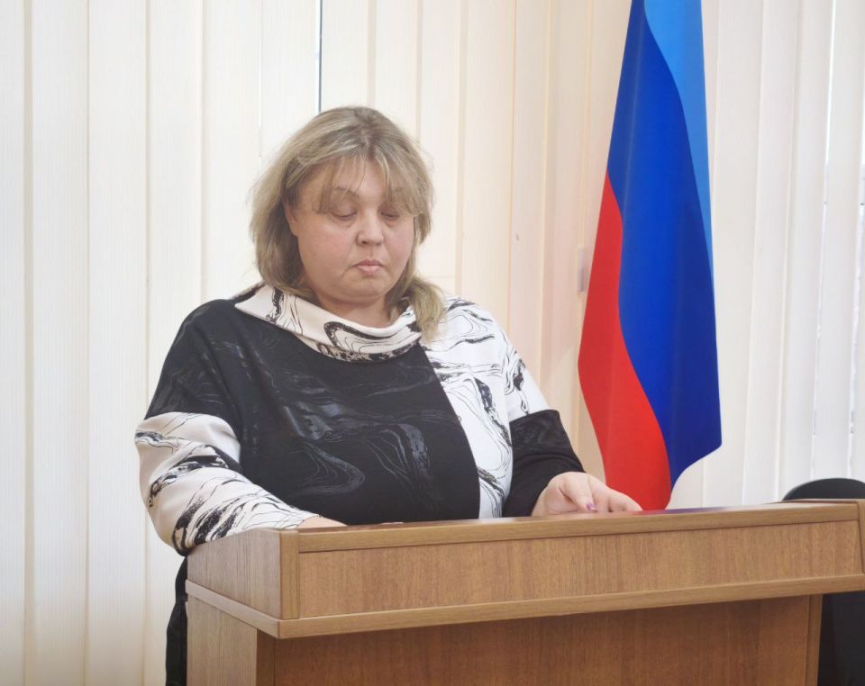 Сегодня под председательством Председателя Совета Лутугинского муниципального округа Алёны Лумеровской состоялось очередное, 42-е заседание Совета депутатов, в котором принял участие Глава округа Евгений Бондарь и... Сегодня под председательством Председателя Совета Лутугинского муниципального округа Алёны Лумеровской состоялось очередное, 42-е заседание Совета депутатов, в котором принял участие Глава округа Евгений Бондарь и...