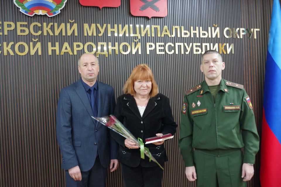 Сергей Крамаренко: Сегодня вместе с военным комиссаром округа вручили ордена Мужества родственникам наших героев — военнослужащих, погибших при выполнении боевых задач в зоне специальной военной операции Сергей Крамаренко: Сегодня вместе с военным комиссаром округа вручили ордена Мужества родственникам наших героев — военнослужащих, погибших при выполнении боевых задач в зоне специальной военной операции