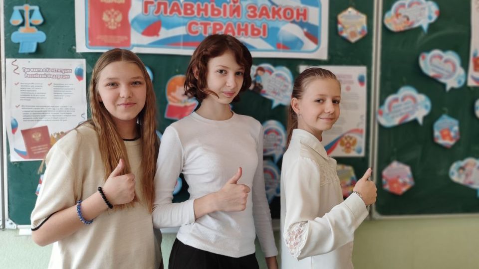 В День Конституции: Знания–Сила! Советник директора провела увлекательный квиз-игру В День Конституции: Знания–Сила! Советник директора провела увлекательный квиз-игру