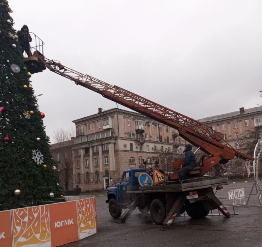 Коммунальные службы проводят работы на территории города Коммунальные службы проводят работы на территории города