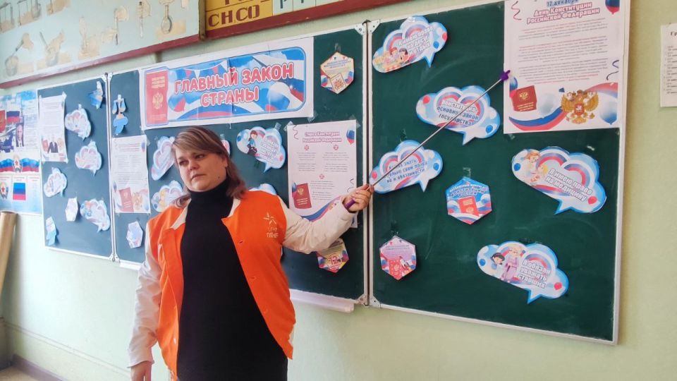 В День Конституции: Знания–Сила! Советник директора провела увлекательный квиз-игру В День Конституции: Знания–Сила! Советник директора провела увлекательный квиз-игру
