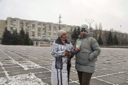 АКТИВНОЕ ДОЛГОЛЕТИЕ. На улицах Рубежного сотрудники городского Дворца культуры провели акцию «Активное долголетие»