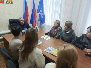 В честь празднования Дня Конституции Российской Федерации 12 декабря в отделе жизнеобеспечения пгт Новодарьевка был организован и проведен круглый стол «Конституция – основной закон государства»