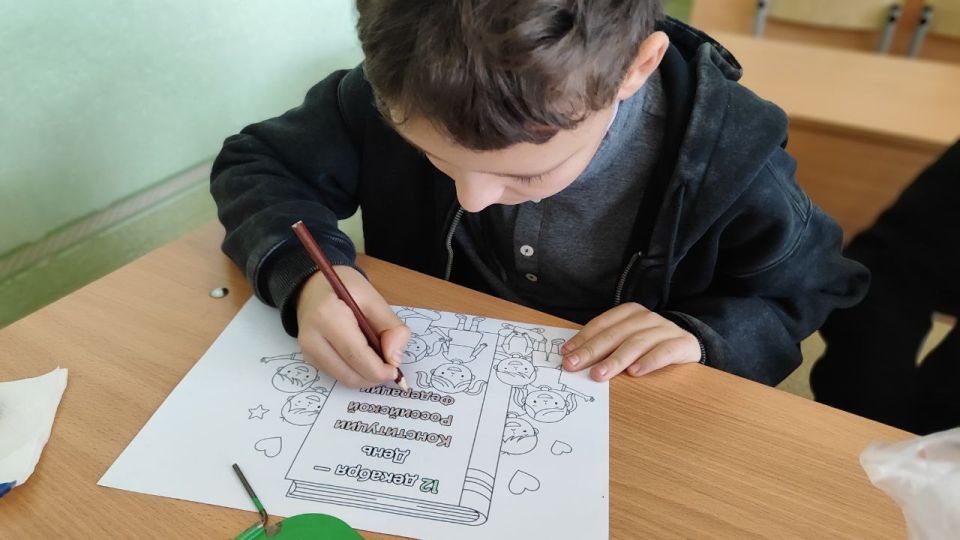 В День Конституции: Знания–Сила! Советник директора провела увлекательный квиз-игру В День Конституции: Знания–Сила! Советник директора провела увлекательный квиз-игру