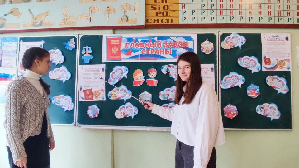 В День Конституции: Знания–Сила! Советник директора провела увлекательный квиз-игру В День Конституции: Знания–Сила! Советник директора провела увлекательный квиз-игру