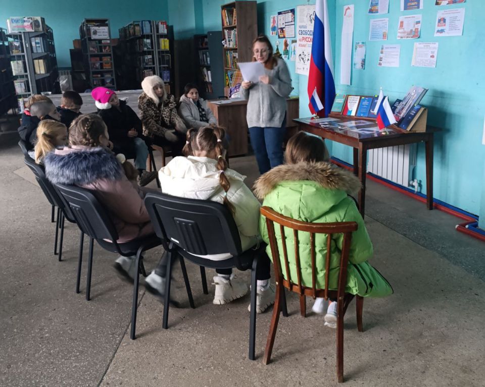 Вячеслав Третьяков: В честь Дня Конституции Российской Федерации Новоастраханская сельская библиотека Кременского МО распахнула свои двери для информационного часа "Конституция – основа нашего государства" Вячеслав Третьяков: В честь Дня Конституции Российской Федерации Новоастраханская сельская библиотека Кременского МО распахнула свои двери для информационного часа "Конституция – основа нашего государства"