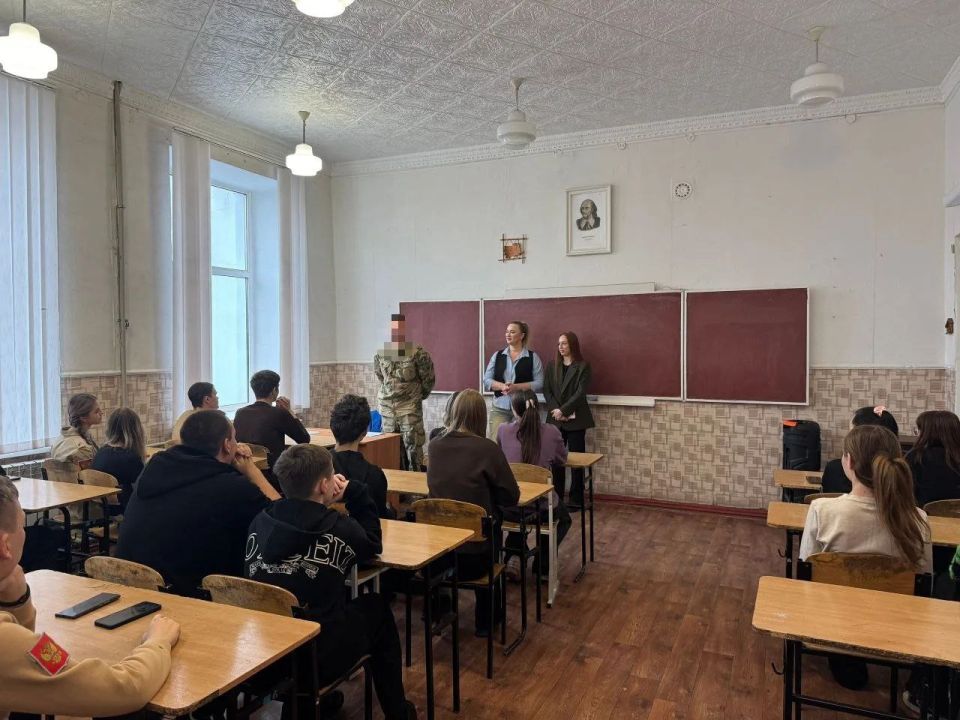 Ровеньковский центр детского, юношеского туризма и краеведения продолжает профориентацию молодёжи в патриотическом направлении Ровеньковский центр детского, юношеского туризма и краеведения продолжает профориентацию молодёжи в патриотическом направлении