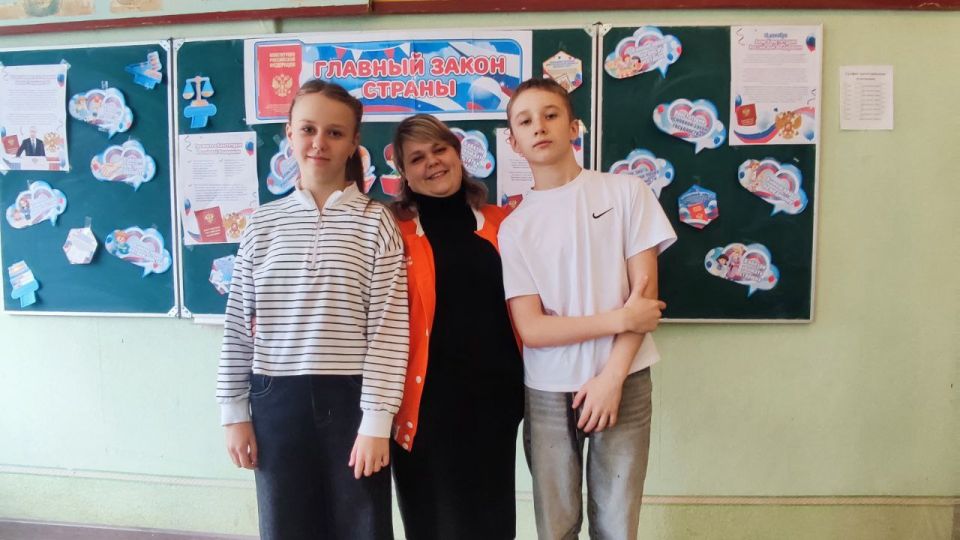В День Конституции: Знания–Сила! Советник директора провела увлекательный квиз-игру В День Конституции: Знания–Сила! Советник директора провела увлекательный квиз-игру
