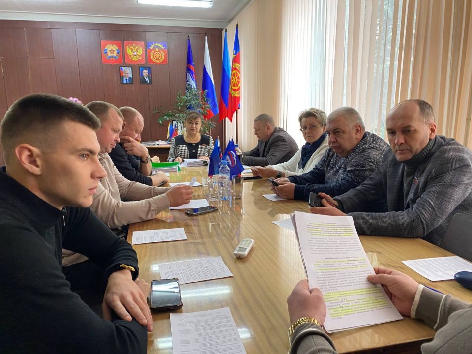В Антрацитовском муниципальном округе состоялось XXXVII внеочередное заседание Совета депутатов В Антрацитовском муниципальном округе состоялось XXXVII внеочередное заседание Совета депутатов