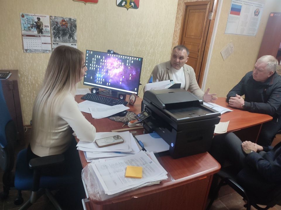 Сотрудники отдела чрезвычайных ситуаций, охраны труда и окружающей природной среды проверили знания по охране труда в отделе жизнеобеспечения пгт Сотрудники отдела чрезвычайных ситуаций, охраны труда и окружающей природной среды проверили знания по охране труда в отделе жизнеобеспечения пгт