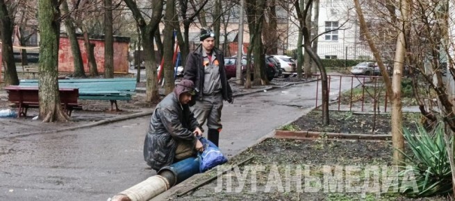 Единая управляющая компания занимается восстановлением теплоснабжения в одном из домов Луганска