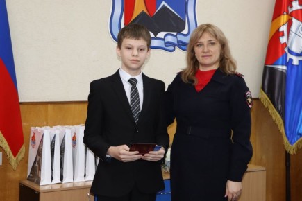 Наталия Жулинская: В День Конституции — первые паспорта юным стахановчанам
