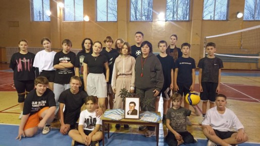 11 декабря на базе спортзала «Кристалл» Петровского комплекса спортивных сооружений прошел традиционный турнир по волейболу, посвященный памяти земляка Вадима Маркина