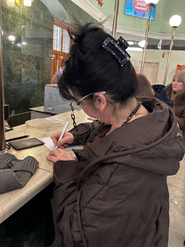 Сегодня, в рамках проекта «Года защитника Отечества», в стенах отделения почтовой связи Луганского Почтамта эстафету приняли и поддержали акцию «Пишу тебе Герой»! Сегодня, в рамках проекта «Года защитника Отечества», в стенах отделения почтовой связи Луганского Почтамта эстафету приняли и поддержали акцию «Пишу тебе Герой»!