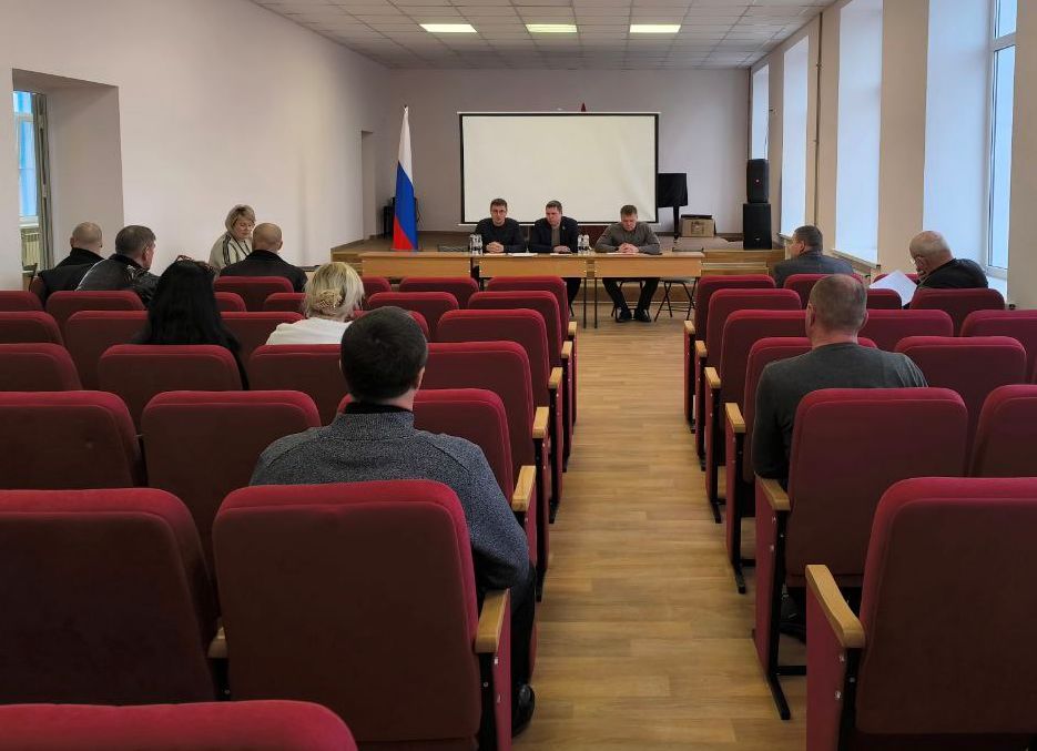 Ко Дню Конституции Российской федерации лисичанские единороссы провели Правовой обзор "Конституция – Закон, по которому мы живем" Ко Дню Конституции Российской федерации лисичанские единороссы провели Правовой обзор "Конституция – Закон, по которому мы живем"