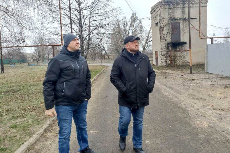 Замминистра строительства и ЖКХ Красноярского края проинспектировал ход восстановительных работ в Комсомольском клубе Замминистра строительства и ЖКХ Красноярского края проинспектировал ход восстановительных работ в Комсомольском клубе