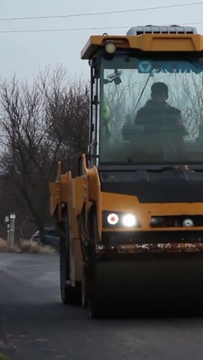 Большой ремонт дорог. В Луганской Народной Республики кладут асфальт на центральных и поселковых магистралях