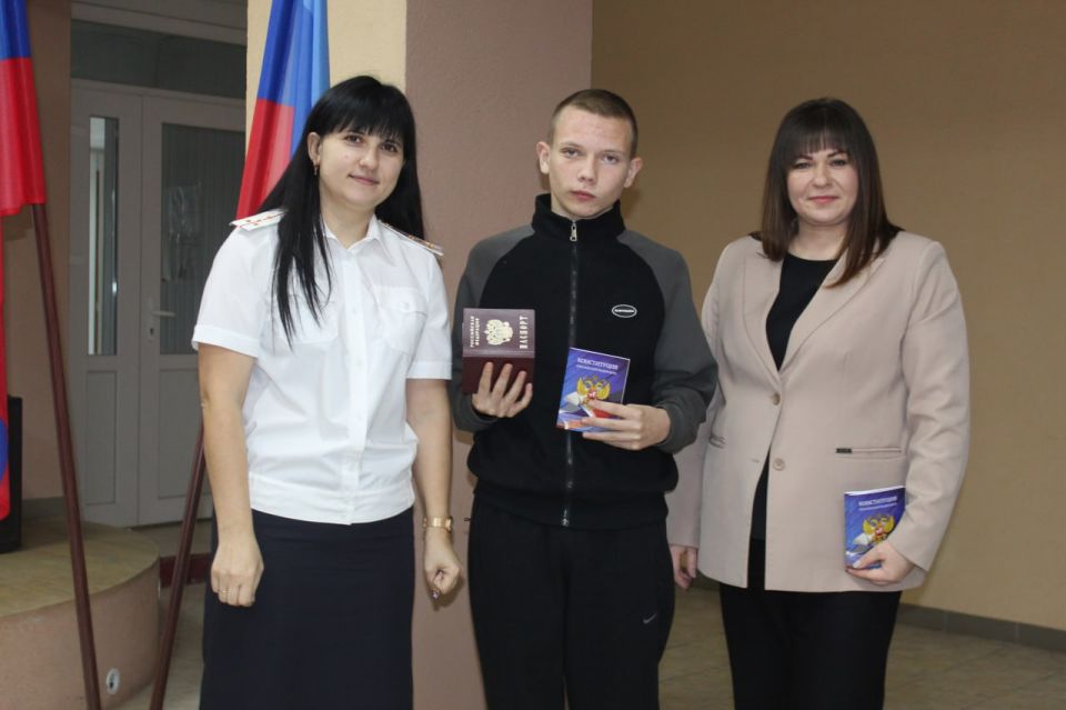 Виталий Коваленко: Сегодня, в один из главных государственных праздников День Конституции Российской Федерации, заместитель Главы администрации Наталья Добрицкая приняла участие в церемонии торжественного вручения паспортов... Виталий Коваленко: Сегодня, в один из главных государственных праздников День Конституции Российской Федерации, заместитель Главы администрации Наталья Добрицкая приняла участие в церемонии торжественного вручения паспортов...