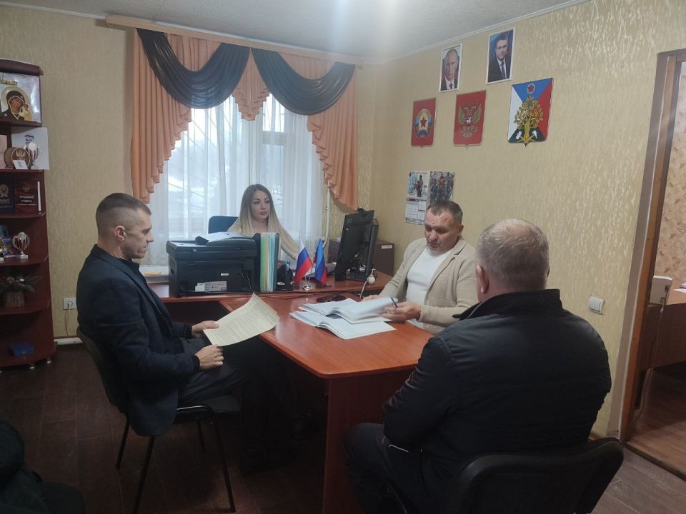 Сотрудники отдела чрезвычайных ситуаций, охраны труда и окружающей природной среды проверили знания по охране труда в отделе жизнеобеспечения пгт Сотрудники отдела чрезвычайных ситуаций, охраны труда и окружающей природной среды проверили знания по охране труда в отделе жизнеобеспечения пгт