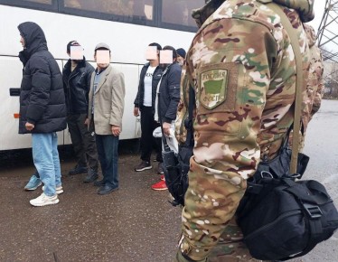 Приставы ЛНР выдворили за пределы страны 50 нелегальных мигрантов