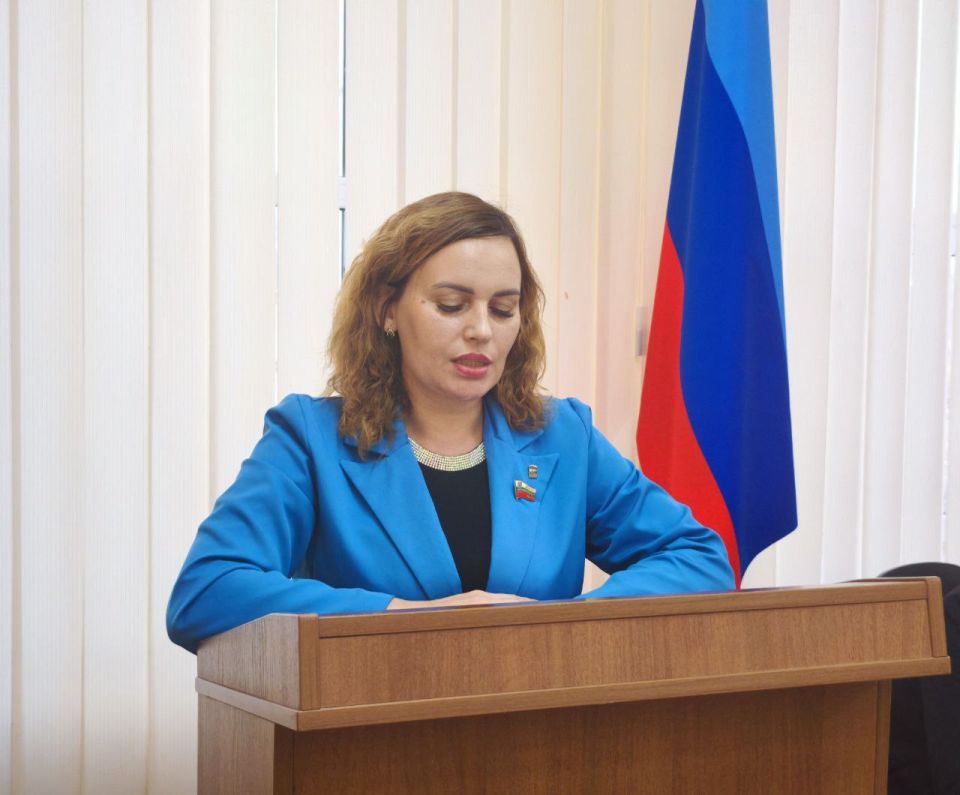 Сегодня под председательством Председателя Совета Лутугинского муниципального округа Алёны Лумеровской состоялось очередное, 42-е заседание Совета депутатов, в котором принял участие Глава округа Евгений Бондарь и... Сегодня под председательством Председателя Совета Лутугинского муниципального округа Алёны Лумеровской состоялось очередное, 42-е заседание Совета депутатов, в котором принял участие Глава округа Евгений Бондарь и...