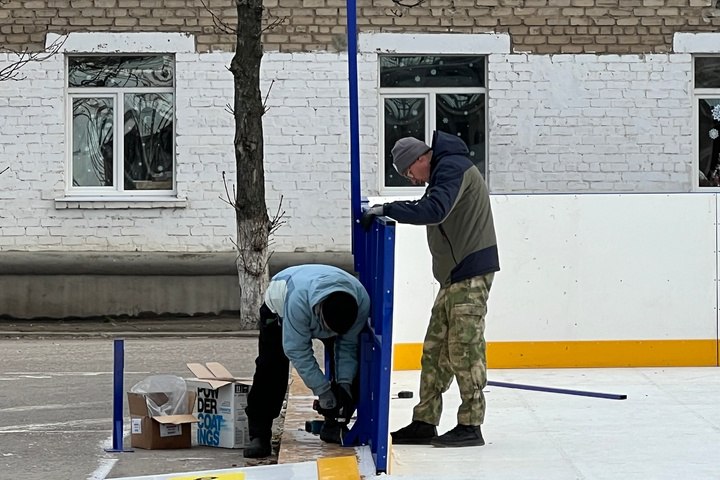 И ещё немного фото с будущего катка в центре Луганска И ещё немного фото с будущего катка в центре Луганска