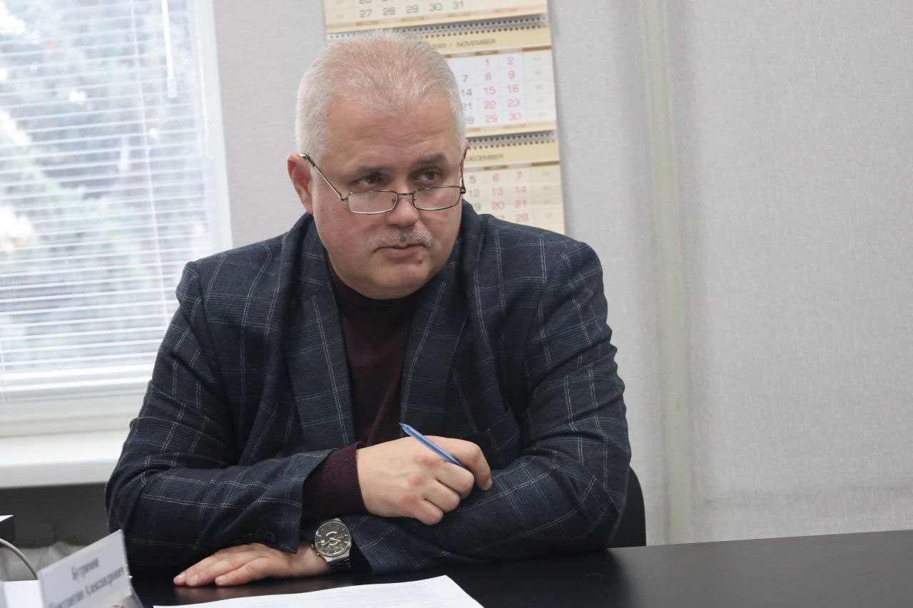 АКТУАЛЬНЫЕ ВОПРОСЫ. 11 декабря провел очередное заседание Комитета Народного Совета ЛНР по инфраструктуре, на котором обсудили вопросы жилищно-коммунального хозяйства ЛНР АКТУАЛЬНЫЕ ВОПРОСЫ. 11 декабря провел очередное заседание Комитета Народного Совета ЛНР по инфраструктуре, на котором обсудили вопросы жилищно-коммунального хозяйства ЛНР