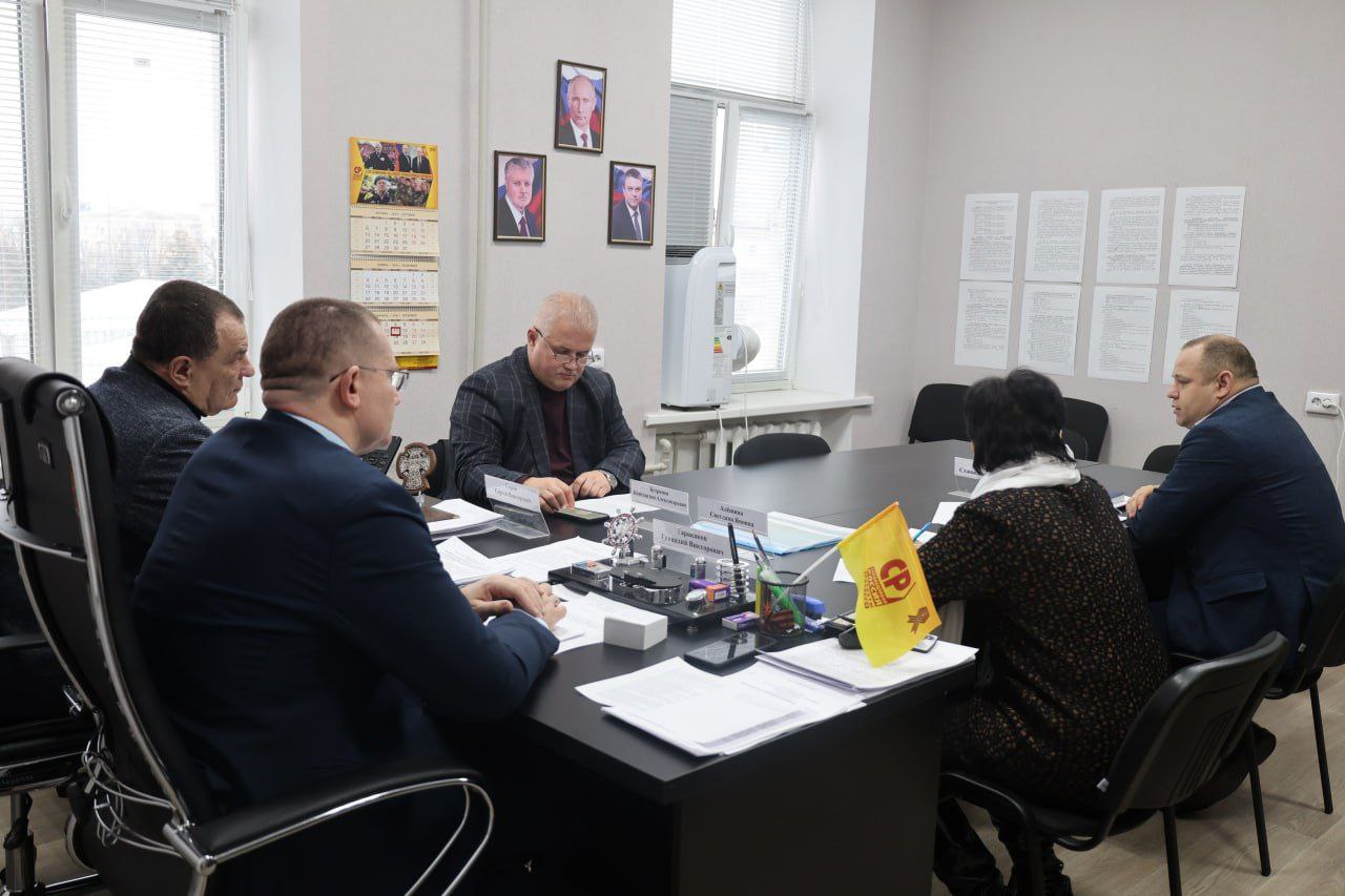 АКТУАЛЬНЫЕ ВОПРОСЫ. 11 декабря провел очередное заседание Комитета Народного Совета ЛНР по инфраструктуре, на котором обсудили вопросы жилищно-коммунального хозяйства ЛНР АКТУАЛЬНЫЕ ВОПРОСЫ. 11 декабря провел очередное заседание Комитета Народного Совета ЛНР по инфраструктуре, на котором обсудили вопросы жилищно-коммунального хозяйства ЛНР