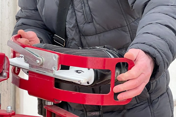 И ещё немного фото с будущего катка в центре Луганска И ещё немного фото с будущего катка в центре Луганска