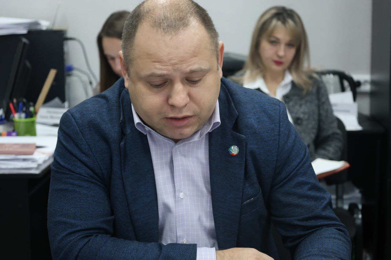 АКТУАЛЬНЫЕ ВОПРОСЫ. 11 декабря провел очередное заседание Комитета Народного Совета ЛНР по инфраструктуре, на котором обсудили вопросы жилищно-коммунального хозяйства ЛНР АКТУАЛЬНЫЕ ВОПРОСЫ. 11 декабря провел очередное заседание Комитета Народного Совета ЛНР по инфраструктуре, на котором обсудили вопросы жилищно-коммунального хозяйства ЛНР