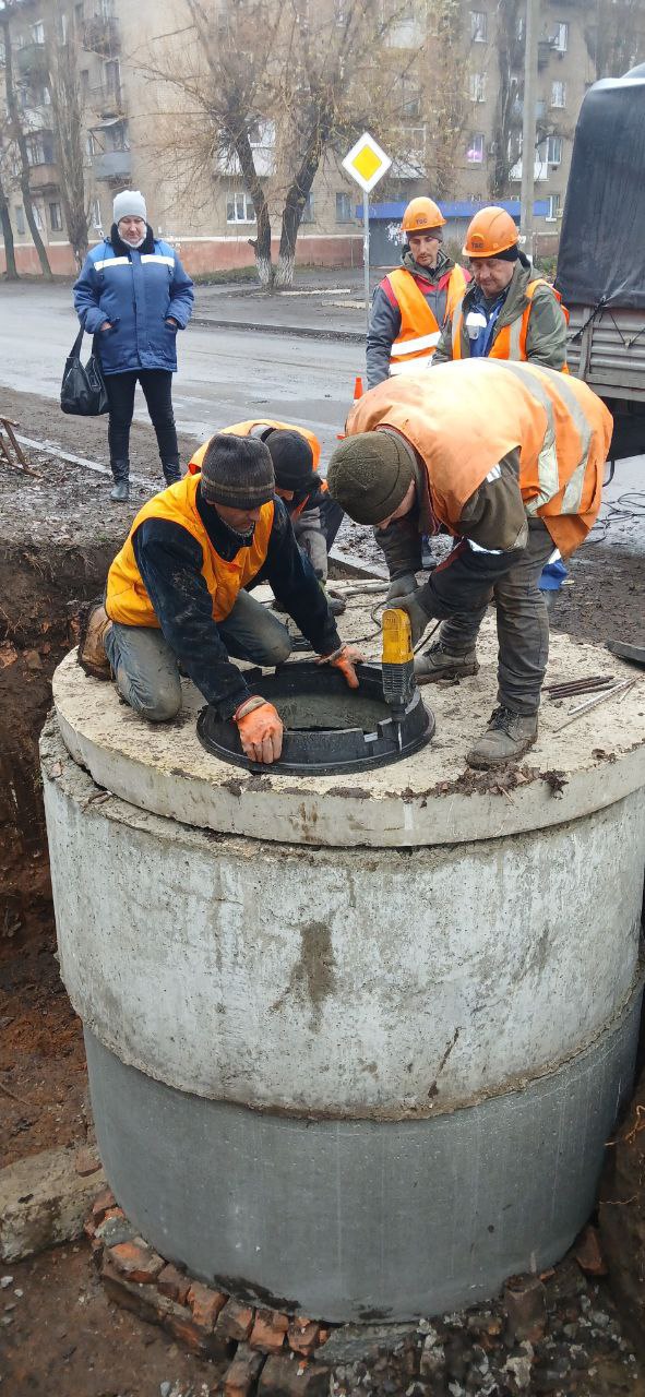 Сотрудники Краснодонского департамента филиала ГУП ЛНР "Лугансквода" совместно с бригадой «ТюменьБурСтрой» активно работают над улучшением системы водоснабжения и водоотведения на территории муниципального округа Сотрудники Краснодонского департамента филиала ГУП ЛНР "Лугансквода" совместно с бригадой «ТюменьБурСтрой» активно работают над улучшением системы водоснабжения и водоотведения на территории муниципального округа