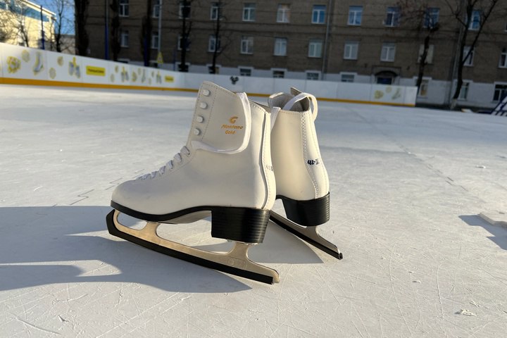 И ещё немного фото с будущего катка в центре Луганска И ещё немного фото с будущего катка в центре Луганска