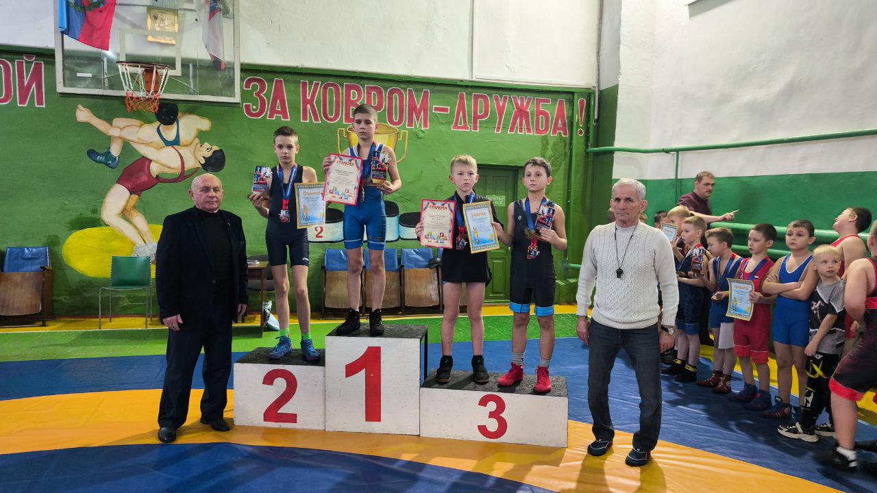 В Свердловске состоялся Открытый турнир ГБУ «СК «Шахтер» по греко-римской борьбе среди юношей, посвященный памяти тренеров по спортивной борьбе города Свердловска: Васильева А.Д., Криховецкого В.Н., Джиошвили И.Т. Это... В Свердловске состоялся Открытый турнир ГБУ «СК «Шахтер» по греко-римской борьбе среди юношей, посвященный памяти тренеров по спортивной борьбе города Свердловска: Васильева А.Д., Криховецкого В.Н., Джиошвили И.Т. Это...