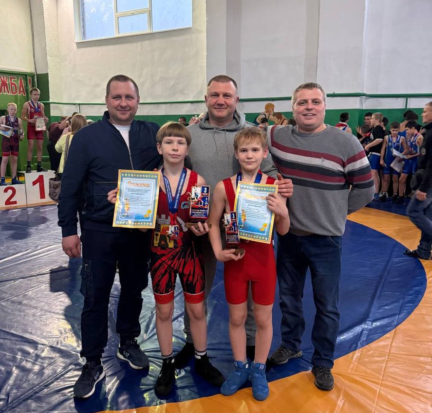 Юные борцы из спортивной школы № 1 г. Стаханова покоряют спортивные вершины!