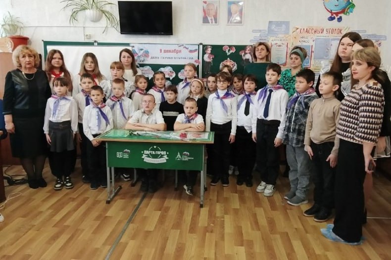 В Червонопартизанской СШ №2 состоялось открытие Парты Героя, посвященной памяти отца обучающихся школы Александру Гриве В Червонопартизанской СШ №2 состоялось открытие Парты Героя, посвященной памяти отца обучающихся школы Александру Гриве