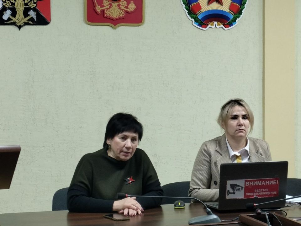 Сегодня в Администрации городского округа город Ровеньки состоялось совещание с участием заместителя Главы Администрации городского округа город Ровеньки Ольги Орловой, руководителя ДоброЦентра Ровеньковского... Сегодня в Администрации городского округа город Ровеньки состоялось совещание с участием заместителя Главы Администрации городского округа город Ровеньки Ольги Орловой, руководителя ДоброЦентра Ровеньковского...