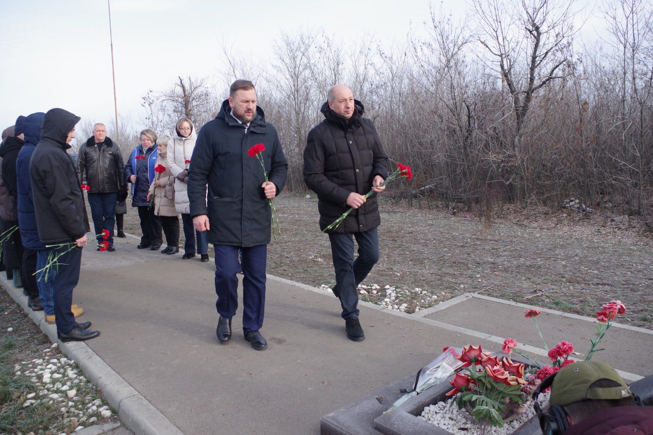 Сергей Крамаренко: Сегодня в поселке Металлист провели митинг-реквием в память о журналистах, погибших при исполнении долга Сергей Крамаренко: Сегодня в поселке Металлист провели митинг-реквием в память о журналистах, погибших при исполнении долга
