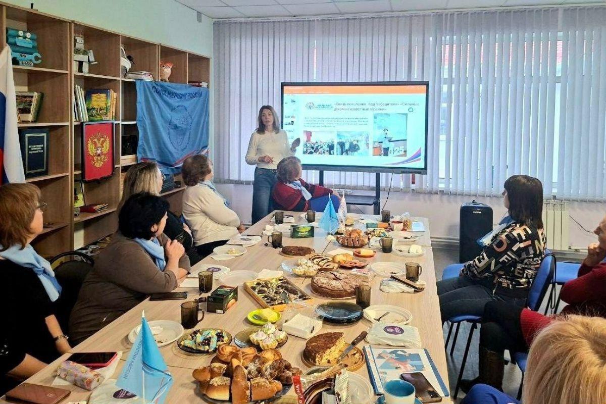 Новосибирские активистки «Женского движения Единой России» поделились опытом с коллегами из Беловодска ЛНР