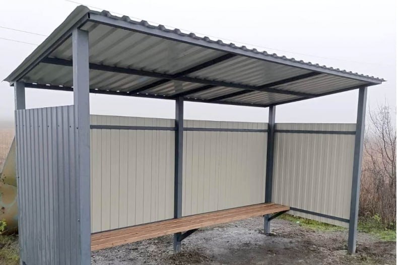 Аварийная бригада Тувы установила остановочный павильон в Свердловске Аварийная бригада Тувы установила остановочный павильон в Свердловске