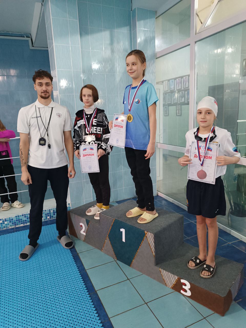 12-13 декабря 2025 года наши спортсмены приняли участие в Республиканских соревнованиях по плаванию "Золотая рыбка" в городе Молодогвардейск