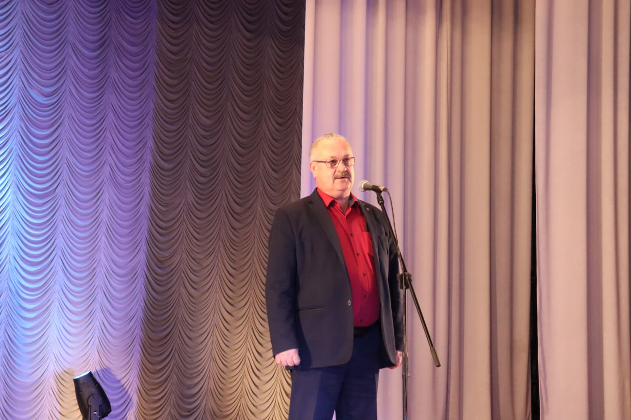 Во время визита делегации Республики Калмыкия в Антрацитовский муниципальный округ участников Специальной военной операции из региона-шефа поздравили с Днём Конституции РФ и национальным праздником Зул Во время визита делегации Республики Калмыкия в Антрацитовский муниципальный округ участников Специальной военной операции из региона-шефа поздравили с Днём Конституции РФ и национальным праздником Зул