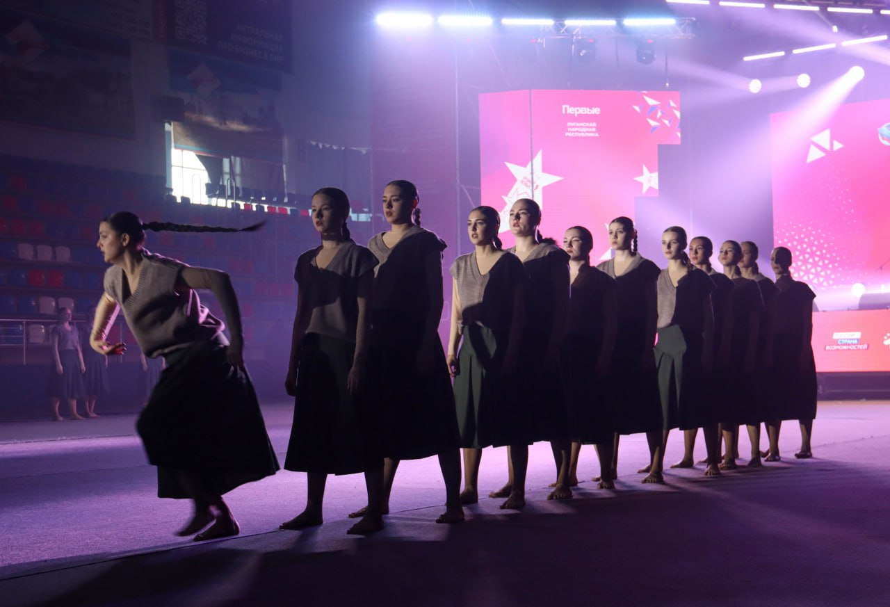 Праздник «первых». Конференция регионального отделения Общероссийского общественно-государственного движения детей и молодежи «Движение первых» состоялась 15 декабря в Луганске Праздник «первых». Конференция регионального отделения Общероссийского общественно-государственного движения детей и молодежи «Движение первых» состоялась 15 декабря в Луганске