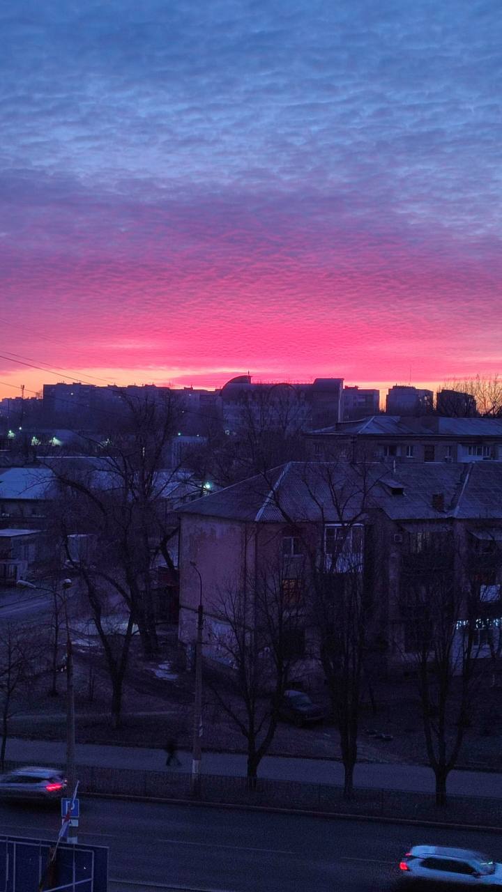 Синоптики прогнозируют 16 декабря в ЛНР от 7 градусов мороза ночью до плюс 2 градусов днем, местами небольшой снег, налипание мокрого снега на проводах и деревьях, ночью и утром в отдельных районах туман, на дорогах...