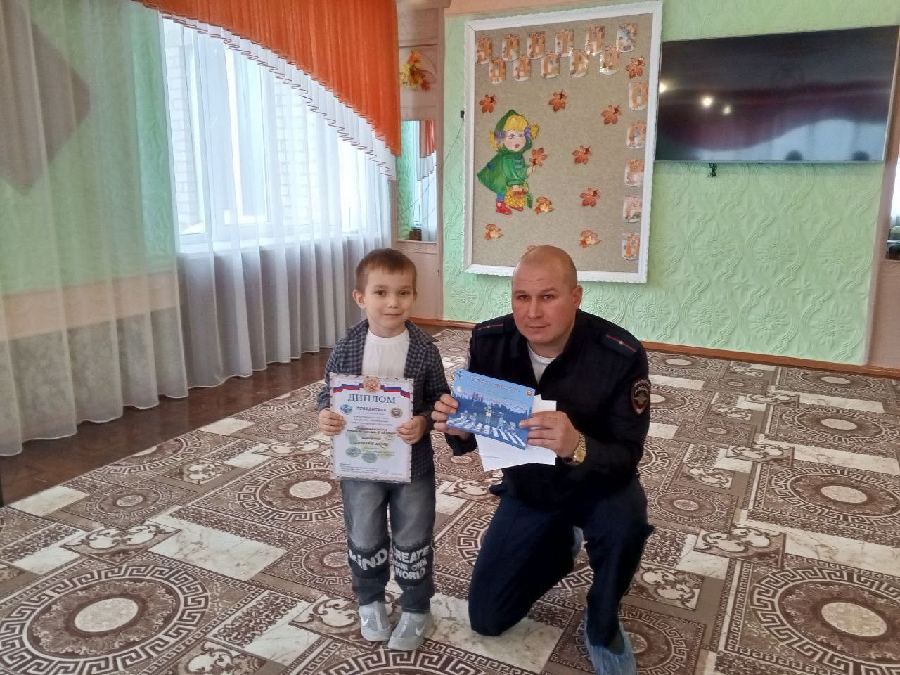 Сотрудники ОГИБДД ОМВД России «Брянковский» поздравили победителей! Сотрудники ОГИБДД ОМВД России «Брянковский» поздравили победителей!