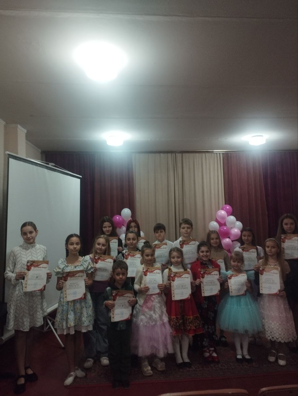 В Детской школе искусств № 2 г. Ровеньки прошёл конкурс среди учащихся вокального отделения, посвященный 100-летию со Дня рождения выдающегося советского композитора Владимира Яковлевича Шаинского В Детской школе искусств № 2 г. Ровеньки прошёл конкурс среди учащихся вокального отделения, посвященный 100-летию со Дня рождения выдающегося советского композитора Владимира Яковлевича Шаинского