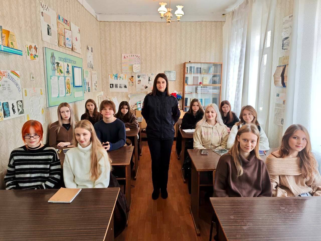 Сотрудники Центра ДиТН, ПБДД ГИБДД МВД по ЛНР принимают активное участие в информировании молодежи о важности соблюдения ПДД и недопущении нарушений Сотрудники Центра ДиТН, ПБДД ГИБДД МВД по ЛНР принимают активное участие в информировании молодежи о важности соблюдения ПДД и недопущении нарушений