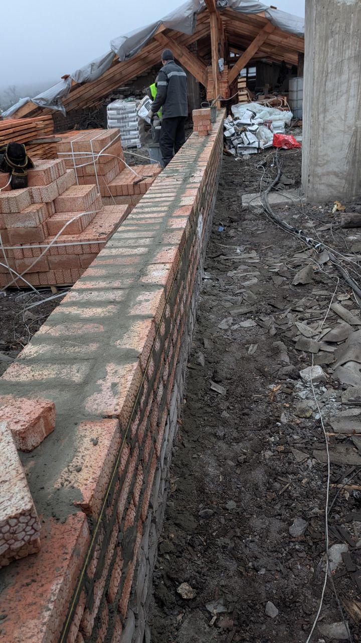 В поселке Краснодон продолжается капитальный ремонт кровли многоквартирного дома по адресу ул. Елисеенко, д. 14. Работы выполняются в рамках специального инфраструктурного проекта при поддержке Тюменской области В поселке Краснодон продолжается капитальный ремонт кровли многоквартирного дома по адресу ул. Елисеенко, д. 14. Работы выполняются в рамках специального инфраструктурного проекта при поддержке Тюменской области